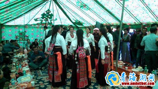 共和县廿地乡载歌载舞喜迎建州60周年庆_海南