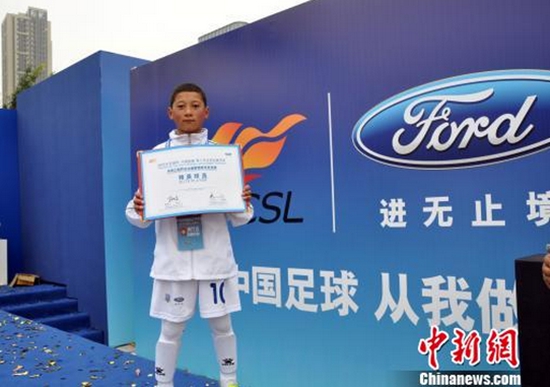 青海藏族小球员获精英球员称号将赴英国集训_