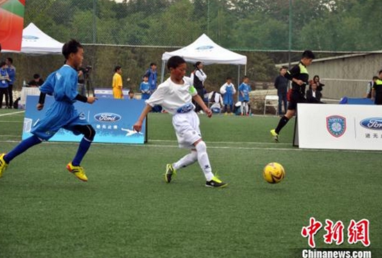 青海藏族小球员获精英球员称号将赴英国集训_