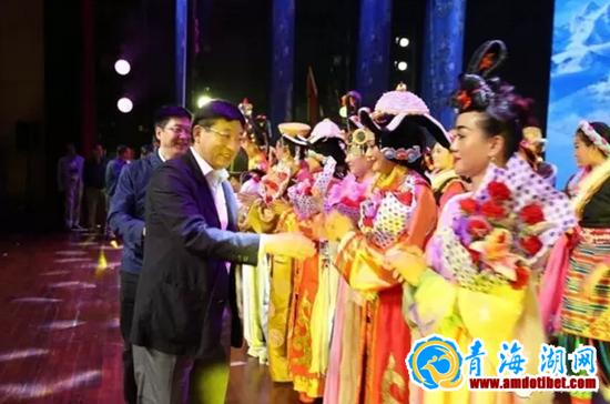 和缘》苏沪演出引起强烈反响_海南州_青海湖