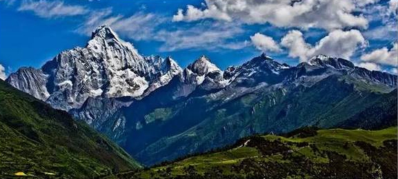 四川阿坝四姑娘山获批成立专业户外运动学校_