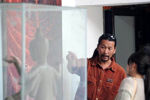 拉萨“更堆群培艺术空间”举办绘画展