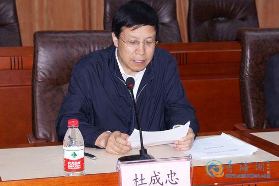 海南州召开共青团青年示范群体表彰大会