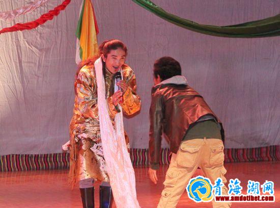 梦幻海北慰问演出在海西州天峻县影剧院举行