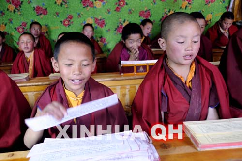 玉树州禅古寺院小学里小僧人们的别样生活