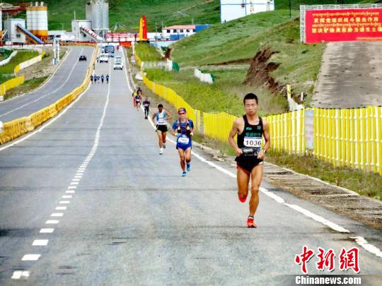海拔3884米阿尼玛卿高原国际越野赛顺利开跑