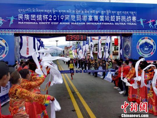 海拔3884米阿尼玛卿高原国际越野赛顺利开跑