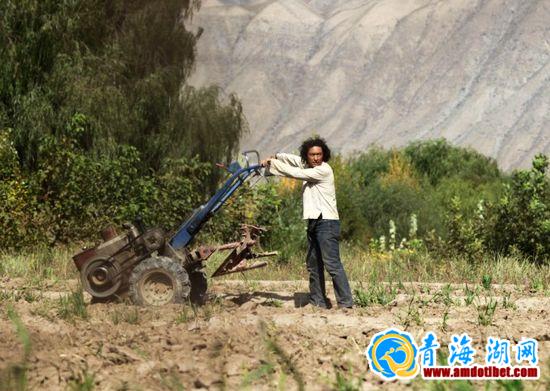 万玛才旦新片《五彩神箭》拍摄工作渐入佳境