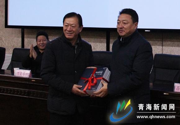 彰显地方特色　《风马的天空》摄影画册出版