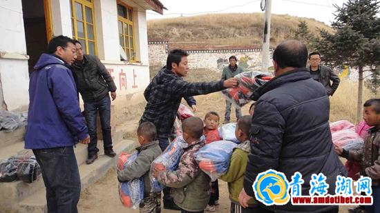 黑土地组合为甘南州夏河县博拉乡小学生送去温暖