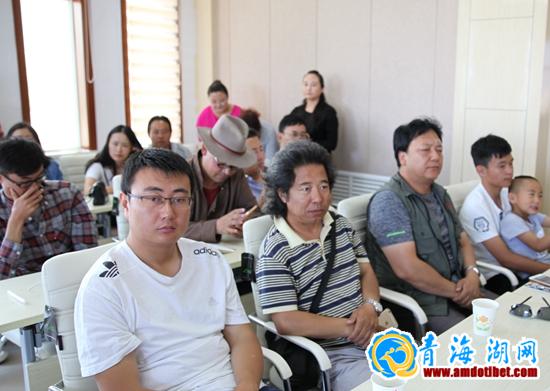 圣洁海南文丛《海南州文学作品选》出版发行