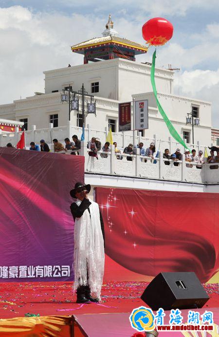 海南州藏文化产业创意园在恰卜恰镇隆重开园