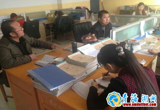 开展同课异格评课活动