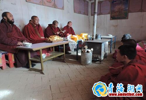 贵德寺院学经僧人考试