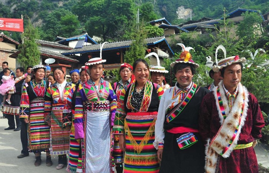 甘肃抢救白马人语言文字整理《白马大词典》